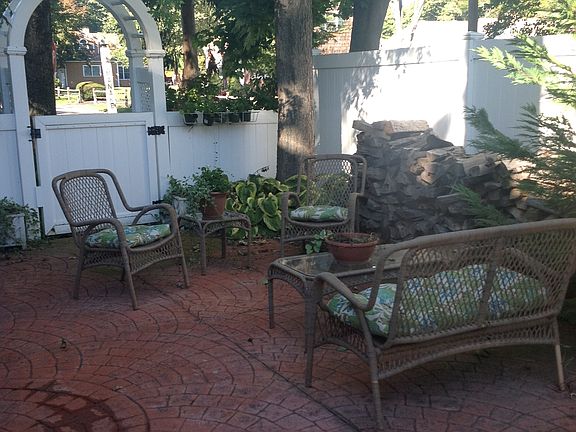 5th image of 76 Paumanake Ave