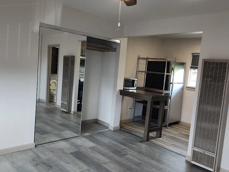 1041 Eugene Ave #8 — Photo 2