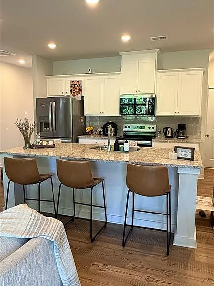 1030 Sutherland Ln — Photo 3