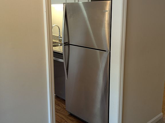 3rd image of 4 Milpond Ln