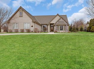 W265N2083 Sawgrass Ln, Pewaukee, WI 53072