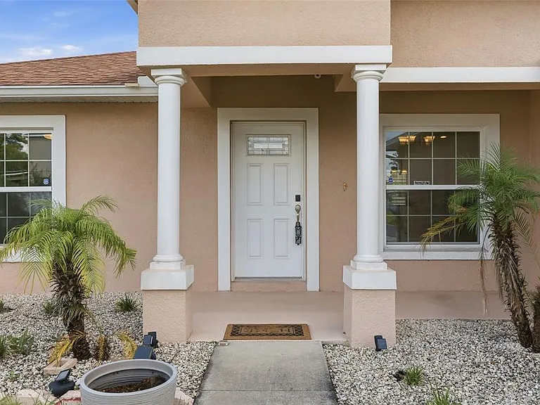 115 Maple Dr — Photo 3