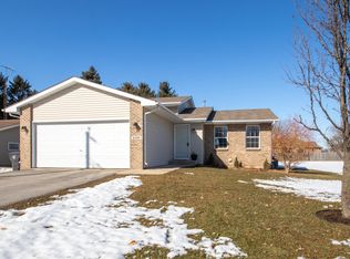 4596 Mathew Ave, Roscoe, IL 61073