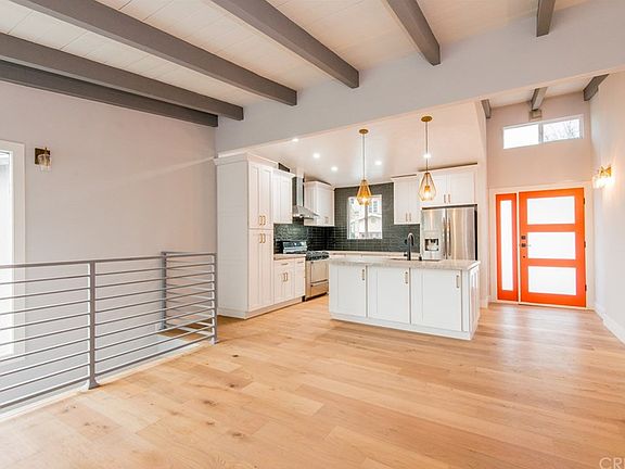 4th image of 3939 Glenridge Dr