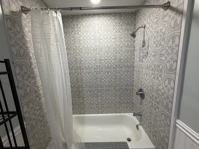 586 Charles Ave #1 — Photo 6