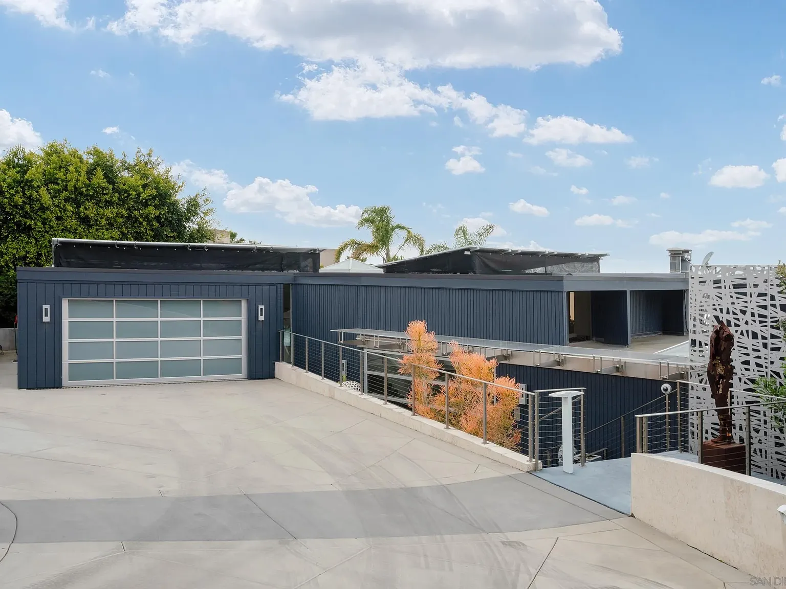 3 bed, 4.5 bath, 4519 sqft, $20,000 — Photo 3