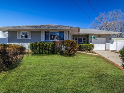 560 N Erie Avenue, Lindenhurst, NY, 11757