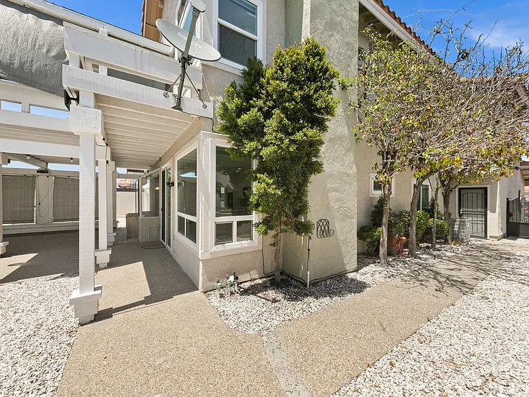 1068 Pacific Hill St — Photo 29