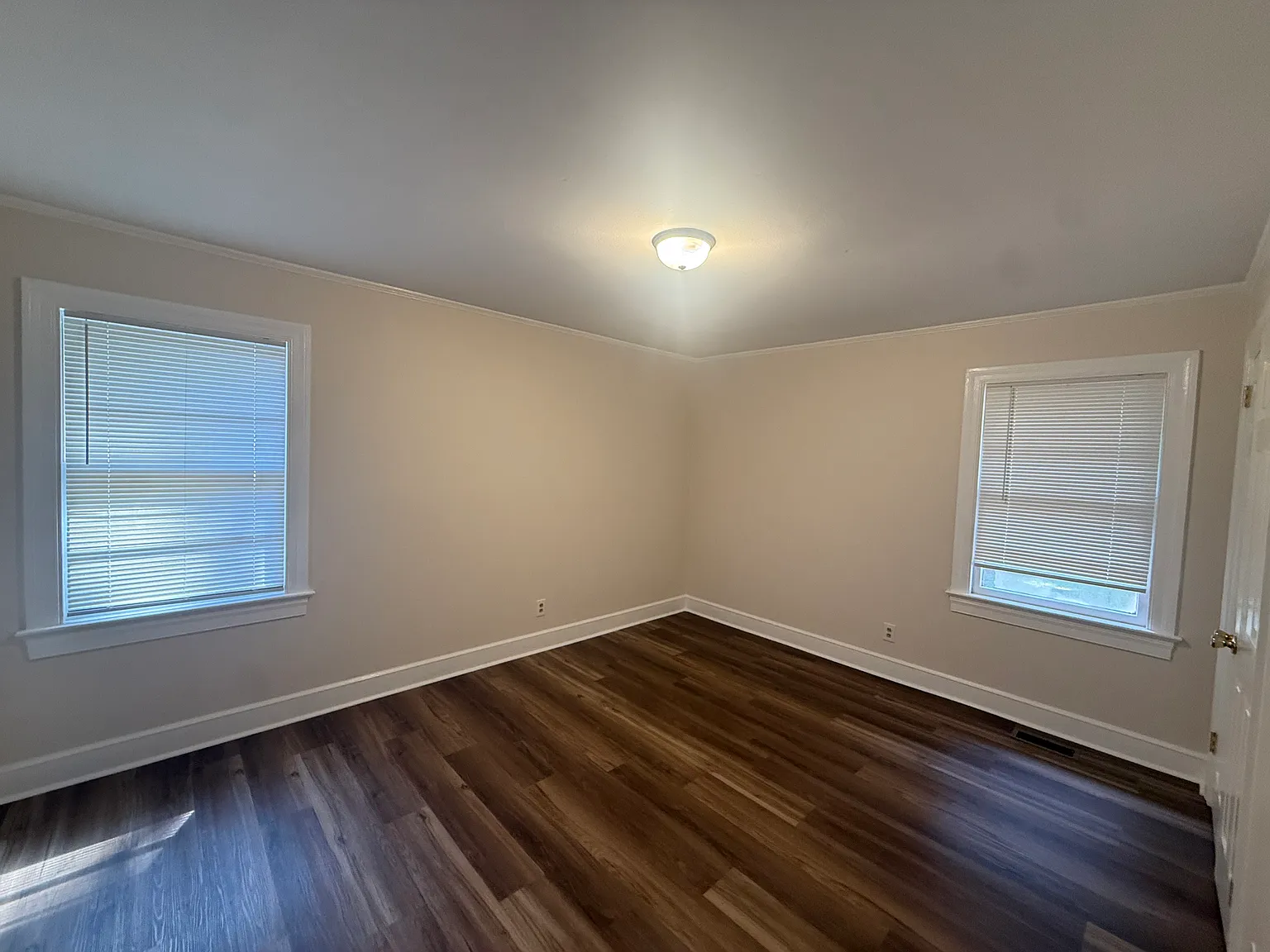3 bed, 1.5 bath, 1233 sqft, $1,100 — Photo 4