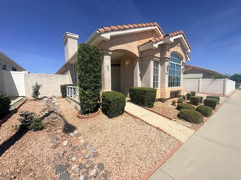 26805 China Dr — Photo 3