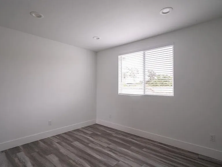 2408 S Redondo Blvd #2408 — Photo 16