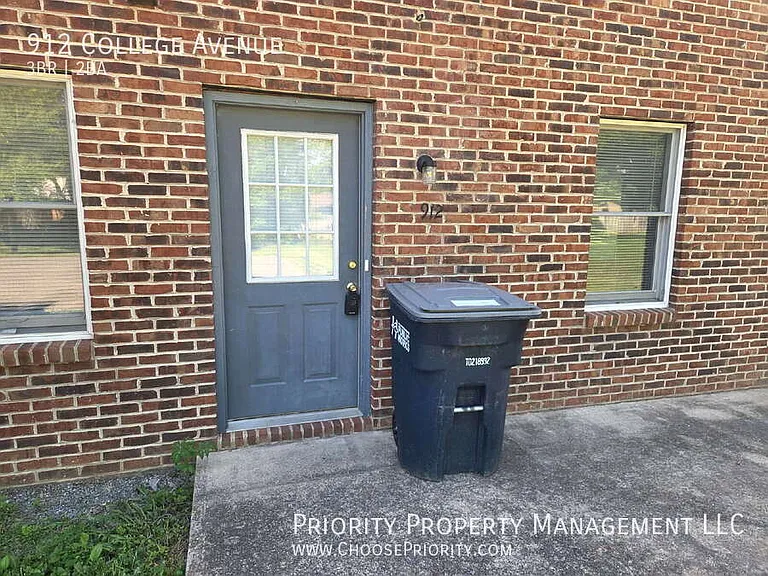 912 College Ave — Photo 2