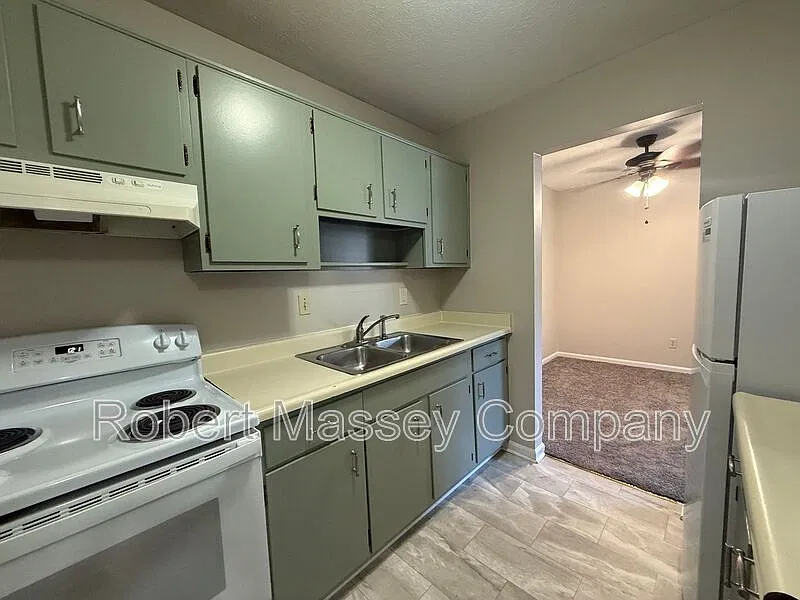 1 bed, 1.0 bath, 575 sqft, $805 — Photo 2