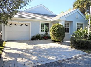 14 Governors Ct, Palm Beach Gardens, FL 33418