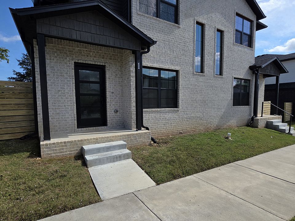 1st image of 826 N Crater Ave