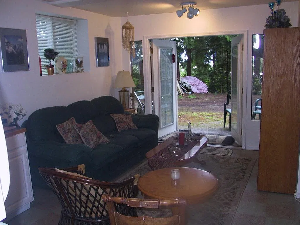 Studio, 1504 sqft, $1,650 — Photo 4