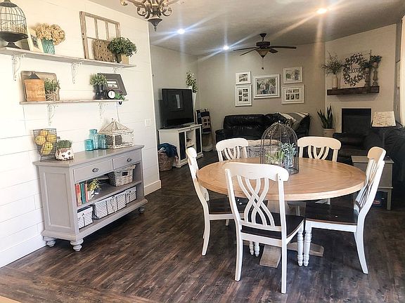 Open living w/ eat in dining