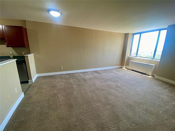 4th image of 600 E 8th St APT 11Q