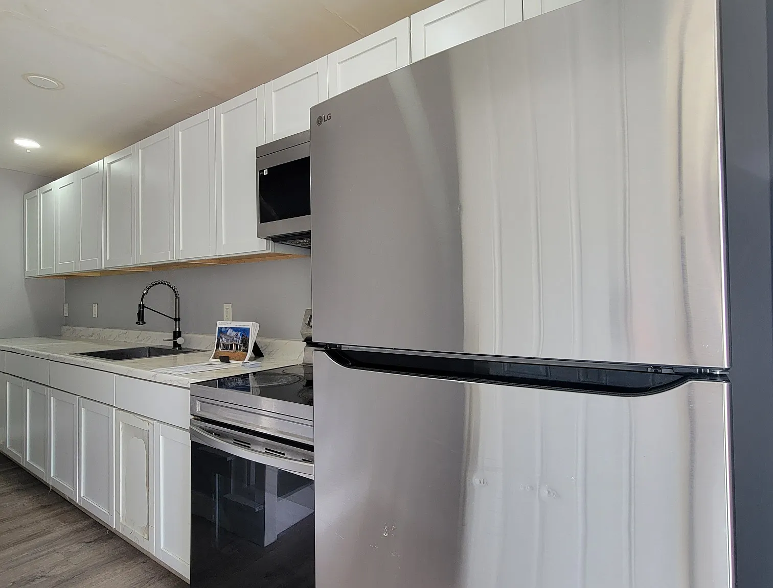 3 bed, 1350 sqft, $3,000 — Photo 2