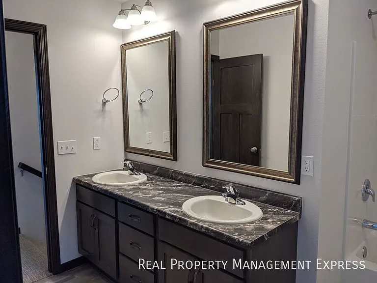 2206 S Ronsiek Ave — Photo 10