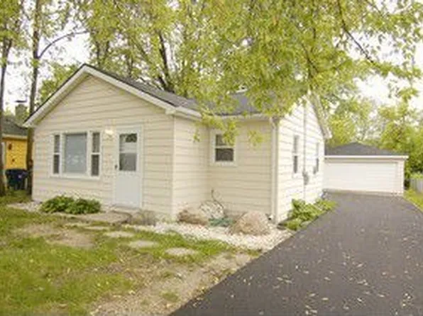 824 New York St, Waukegan, IL 60085