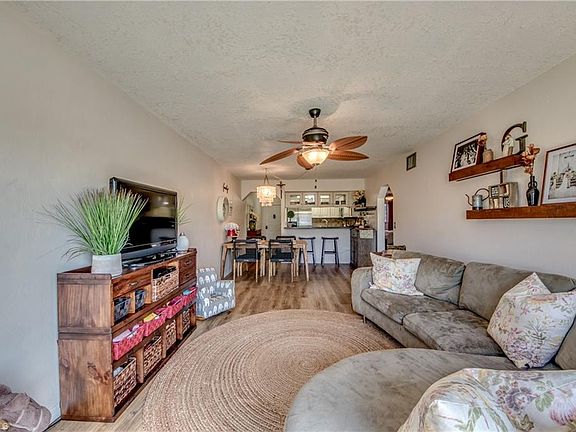 4th image of 616 SE 14th Ter APT 102