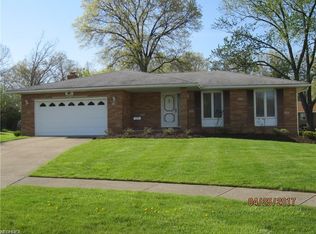 1850 Applewood Dr, Seven Hills, OH 44131