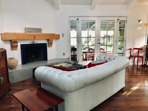 22427 Clarendon St, Woodland Hills, CA 91367