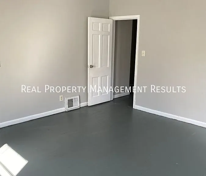 1208 Macarthur Dr — Photo 13