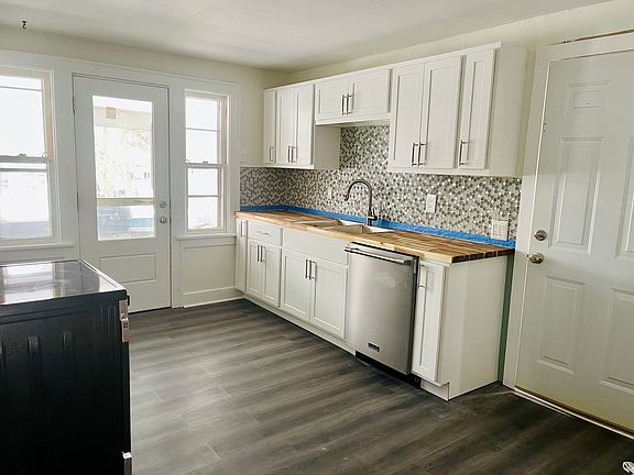 2nd image of 212 William St