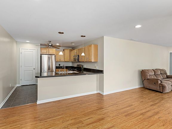 5th image of 10557 Maine Dr