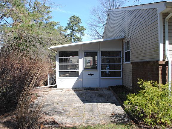 4th image of 1 Penwood Drive #B