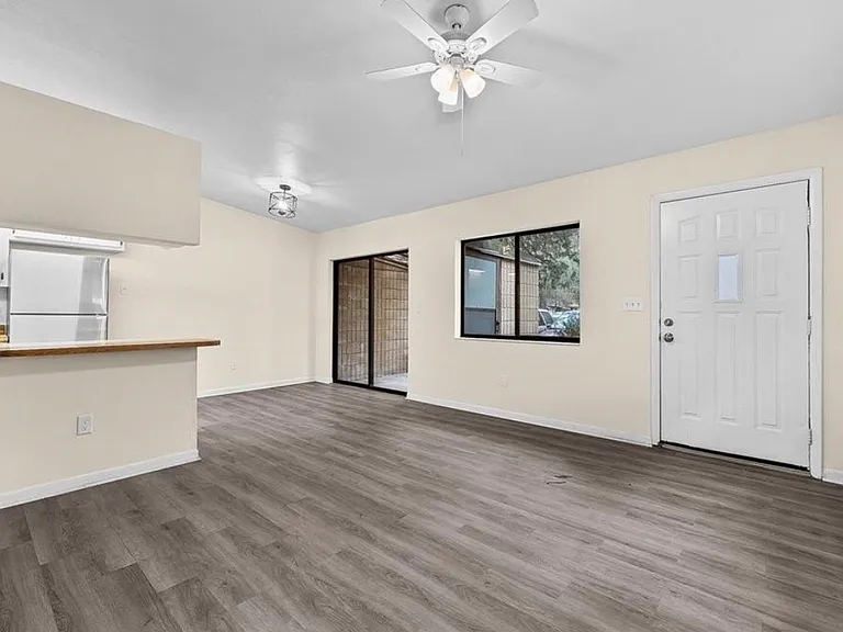 4405 SW 67th Ter — Photo 4