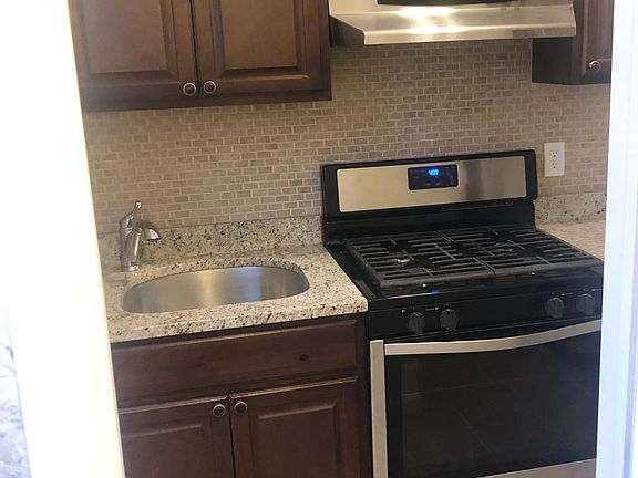 5th image of 1 Lincoln Blvd APT A4
