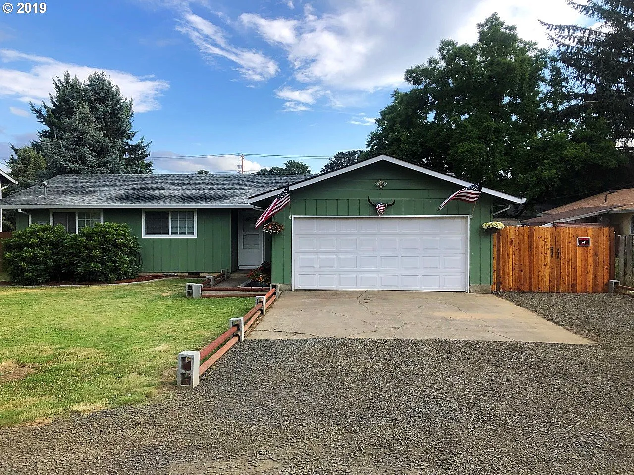 858 NE Yamhill St photo 1