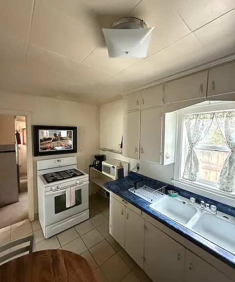Fully stocked kitchen