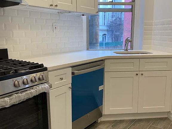 3rd image of 202 Thompson St APT 6