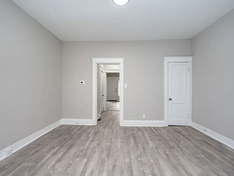 1019 Bank St — Photo 10