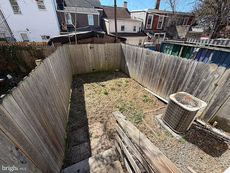 134 W Airy St — Photo 18