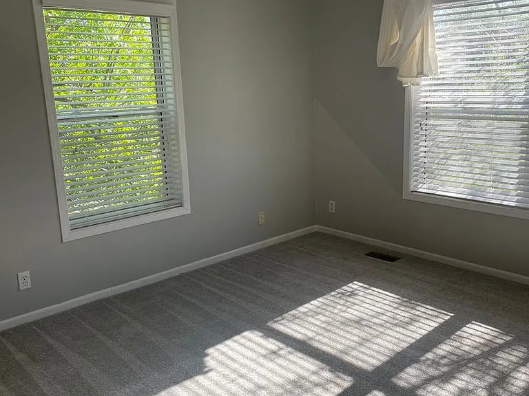 2134 Oakcrest Cir — Photo 9