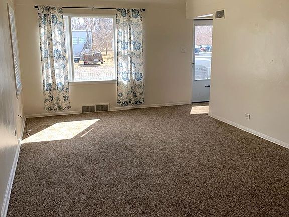 3rd image of 565 East St