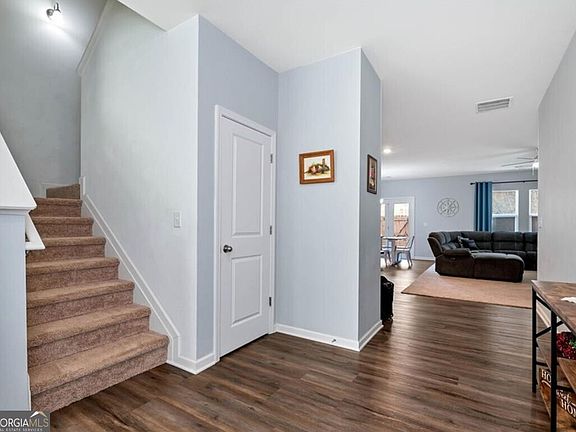 3rd image of 270 Shepard Dr