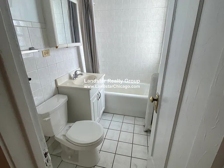 2835 W Cullom Ave #2 — Photo 2