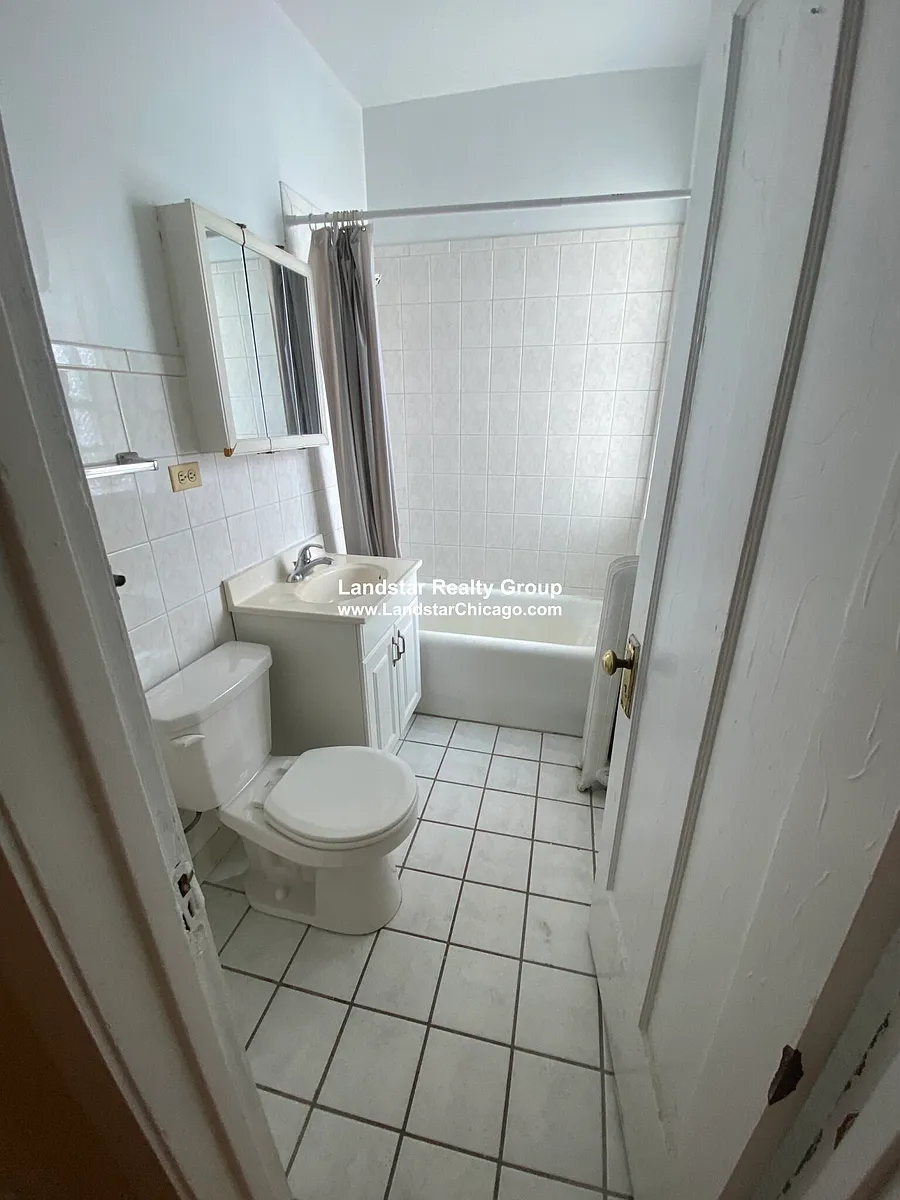 Building Photo - 2839 W Cullom Ave #3