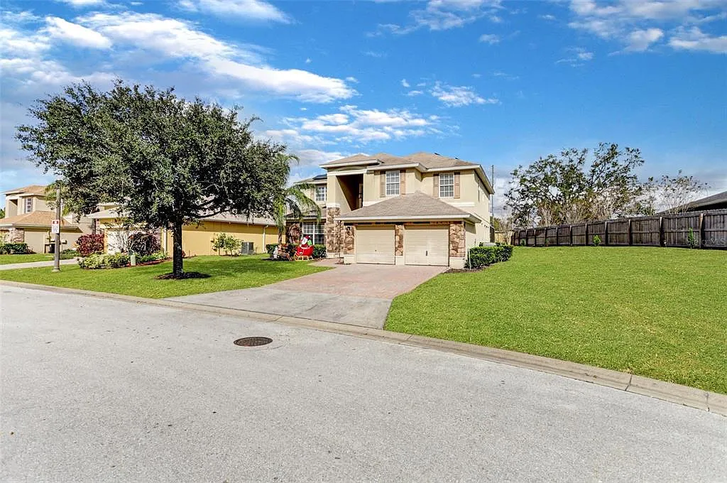 5 bed, 3.5 bath, 2609 sqft, $3,700 — Photo 3