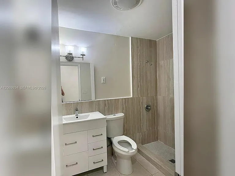 3232 Village Green Dr — Photo 11