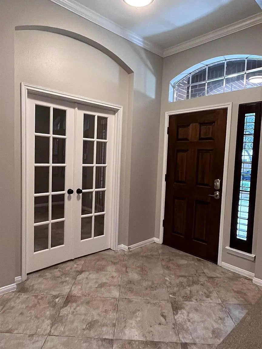 4 bed, 2.5 bath, 2587 sqft, $2,800 — Photo 4