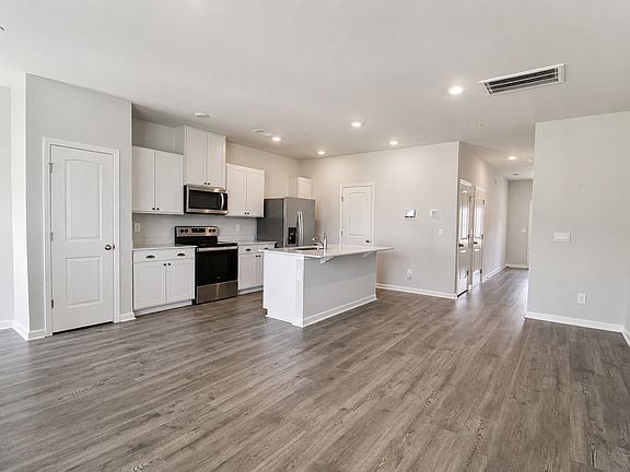5th image of 212 Dale Mires Ln