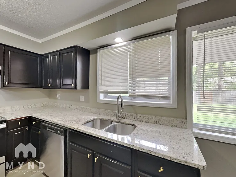4014 Hitchcock St — Photo 5