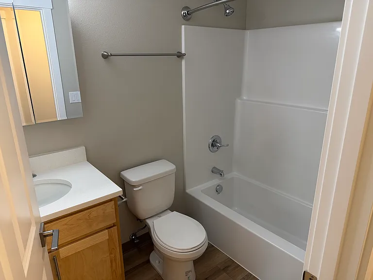 Eagle Crest Apartments — Photo 20